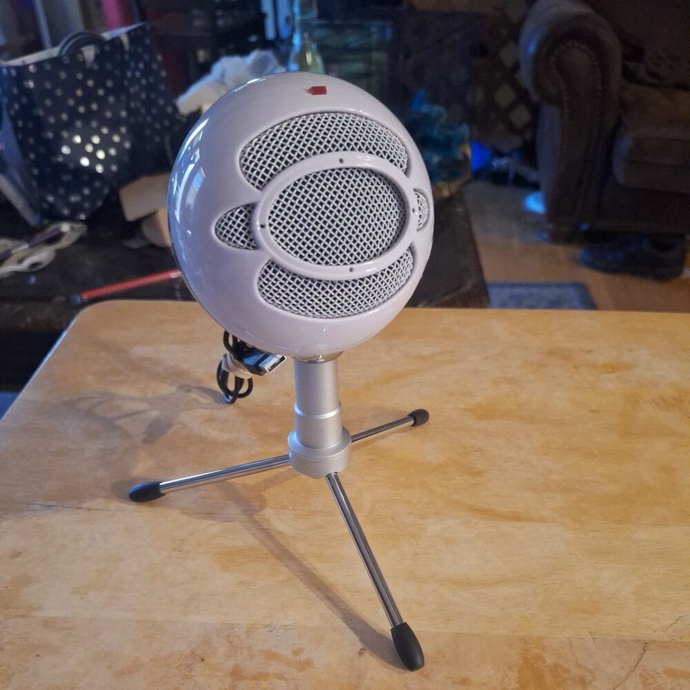 Blue Snowball Ice Condenser USB Microphone White w/ Stand & Cable